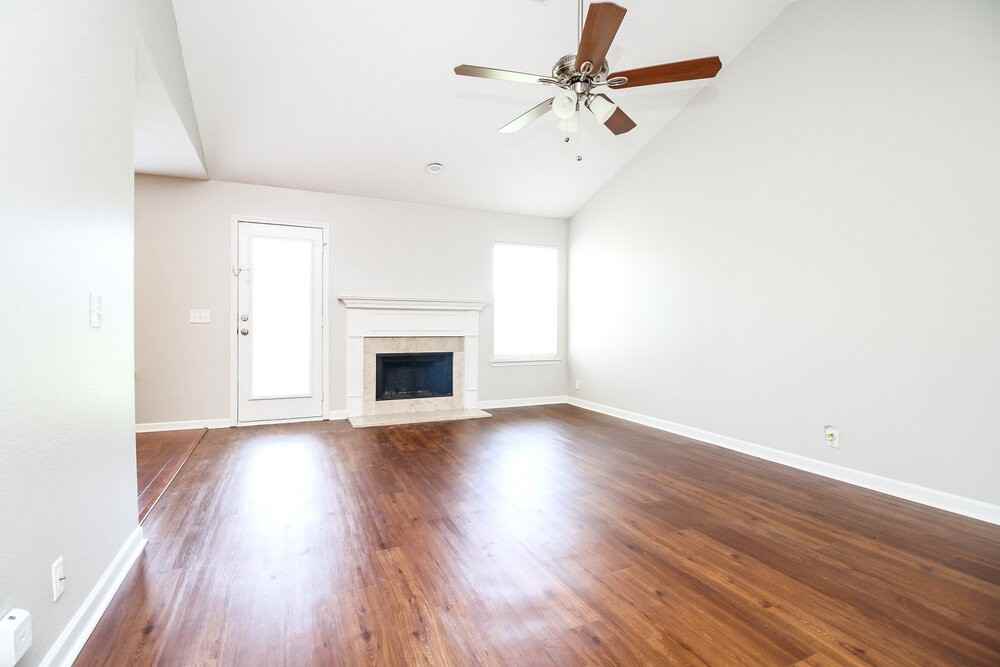 7045 S Hampton Blvd - Photo 4 of 17