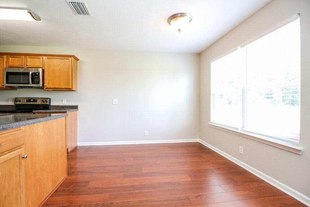 7045 S Hampton Blvd - Photo 6 of 17