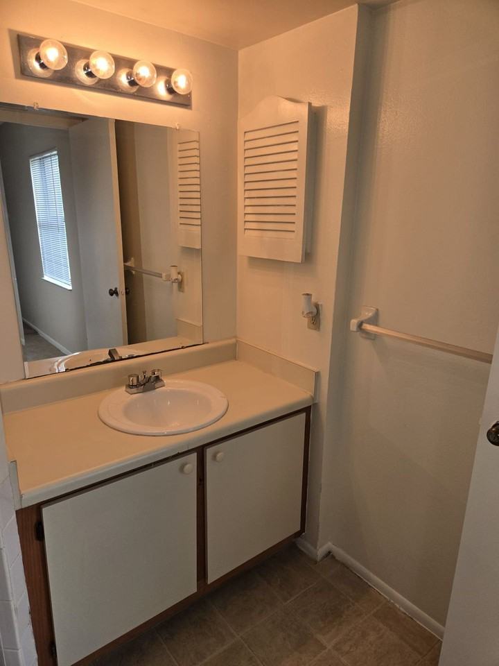 5331 Summerlin Rd - Photo 6 of 19