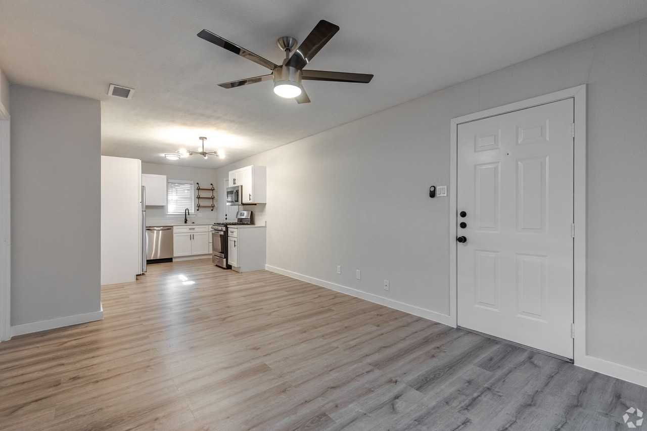 4235 Cole Ave - Photo 6 of 12