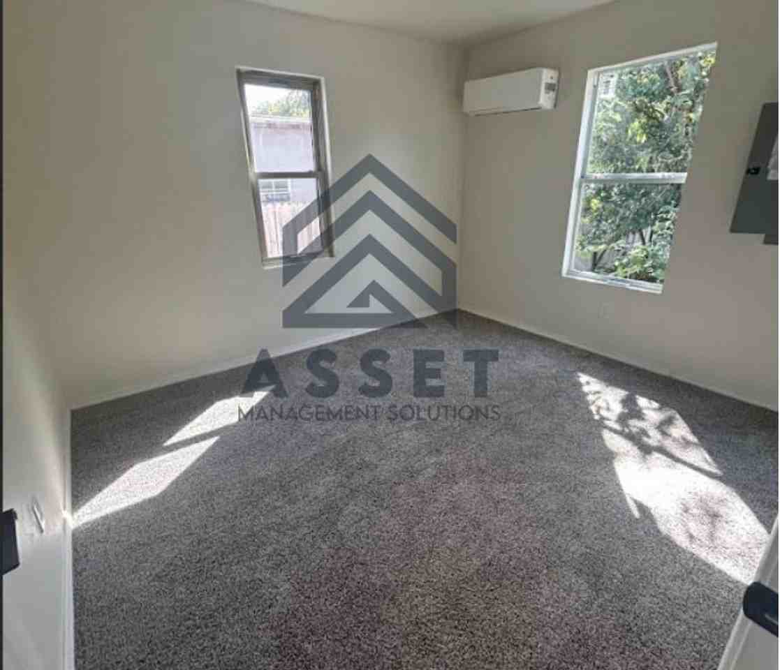 1216 Sw 56th St - Photo 2 of 7