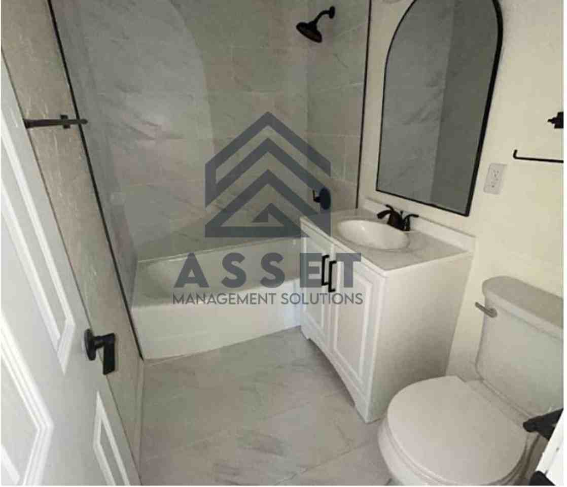 1216 Sw 56th St - Photo 4 of 7