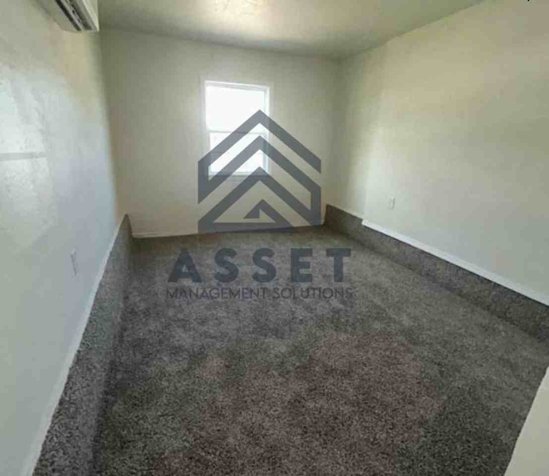 1216 Sw 56th St - Photo 6 of 7