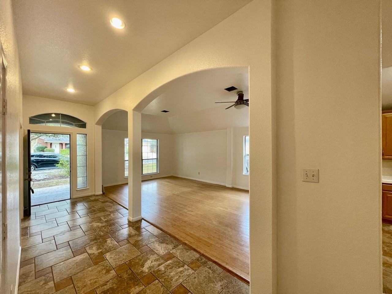 2204 Zoa Dr - Photo 3 of 22