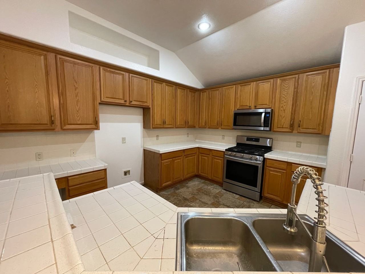 2204 Zoa Dr - Photo 7 of 22