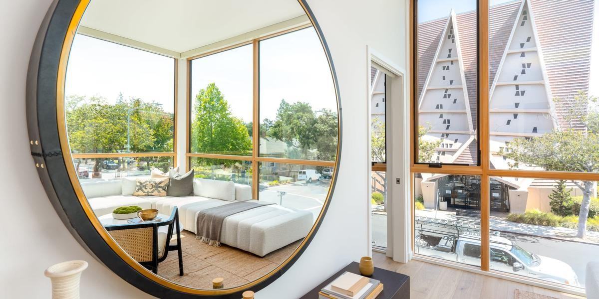 588 Webster St - Photo 2 of 25