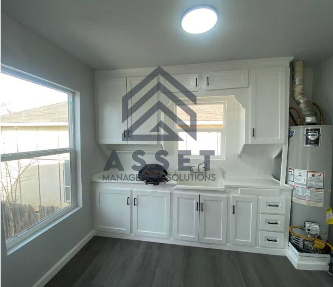 3616 S Lee Ave - Photo 2 of 5