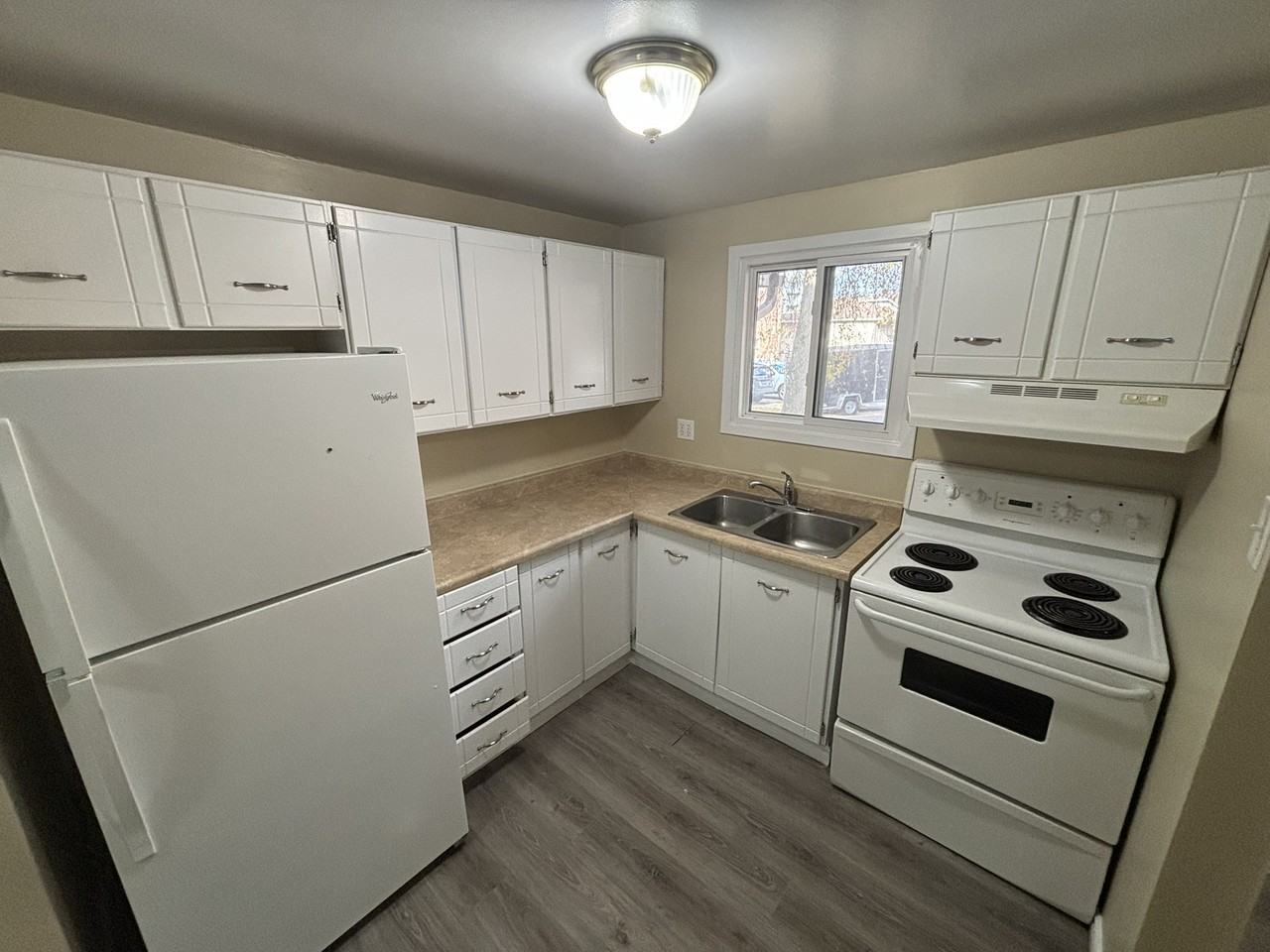 325 22-325 Erb Street West #22 - Photo 3 of 18