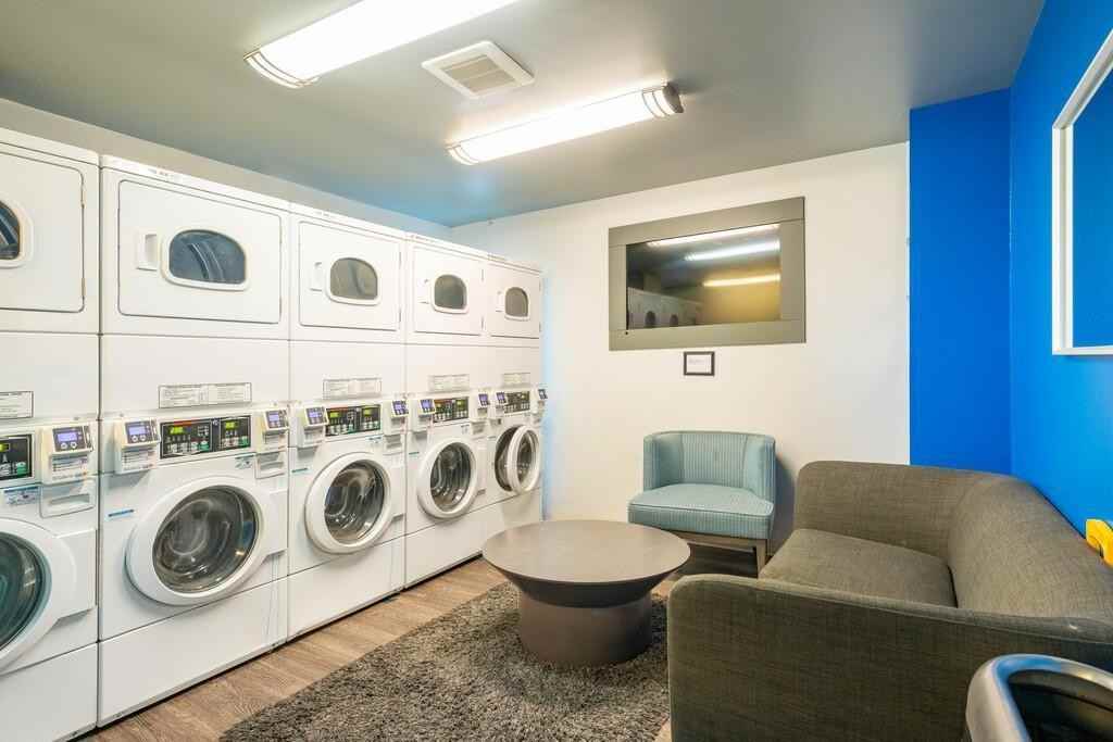 321 Oxford Way - Photo 7 of 8