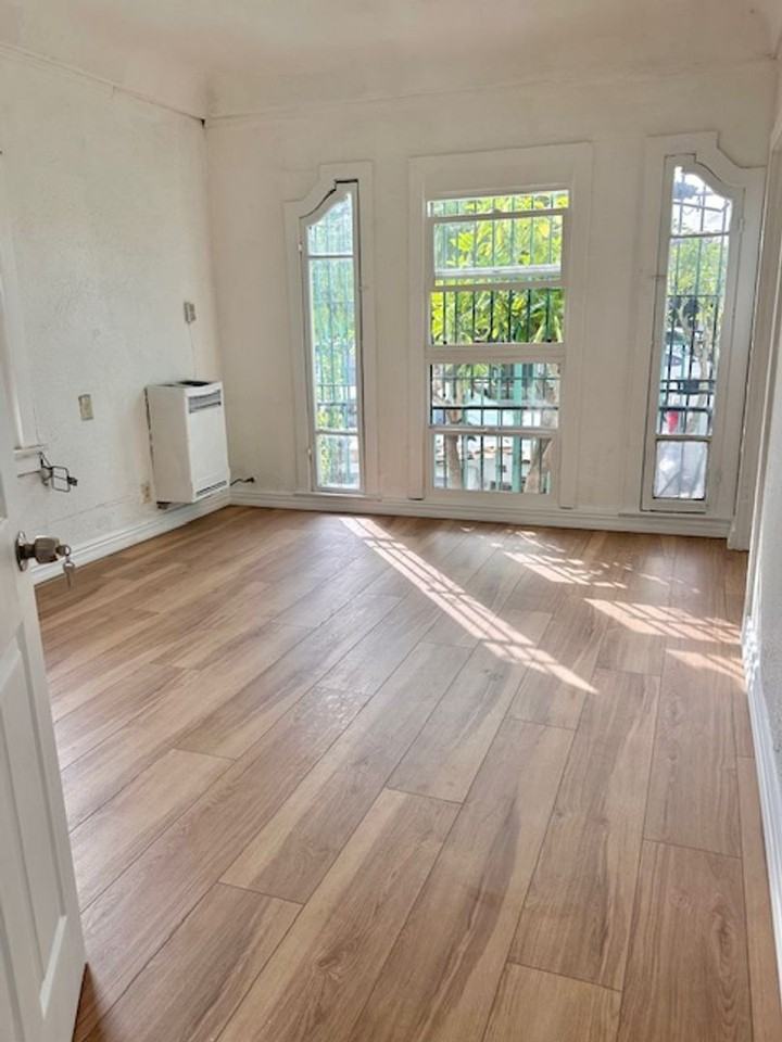 707 W 74th St. - Photo 3 of 23