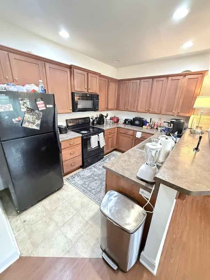 305 Conrad Dr - Photo 4 of 19