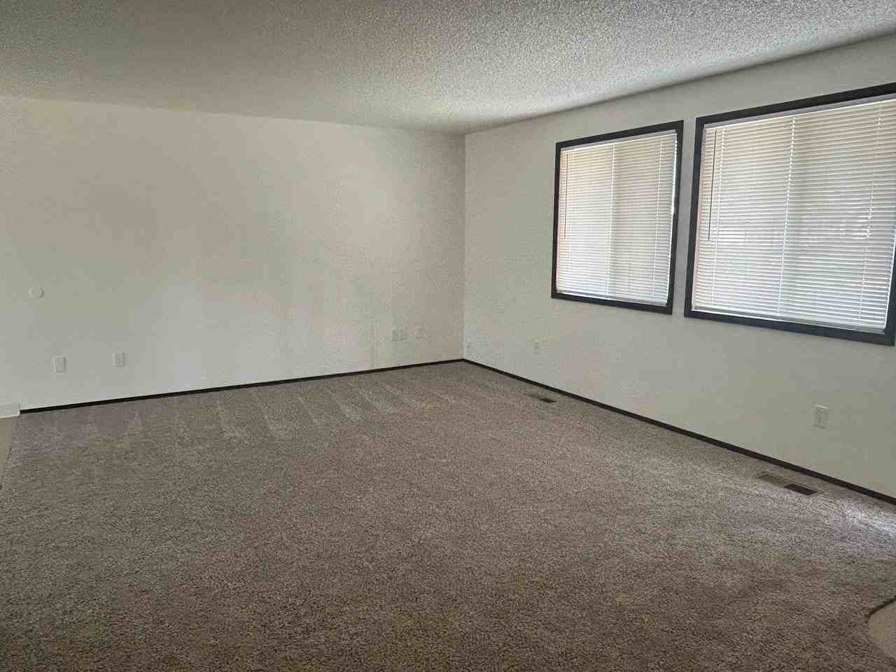 594 Southwest 3rd Street - Photo 2 of 8