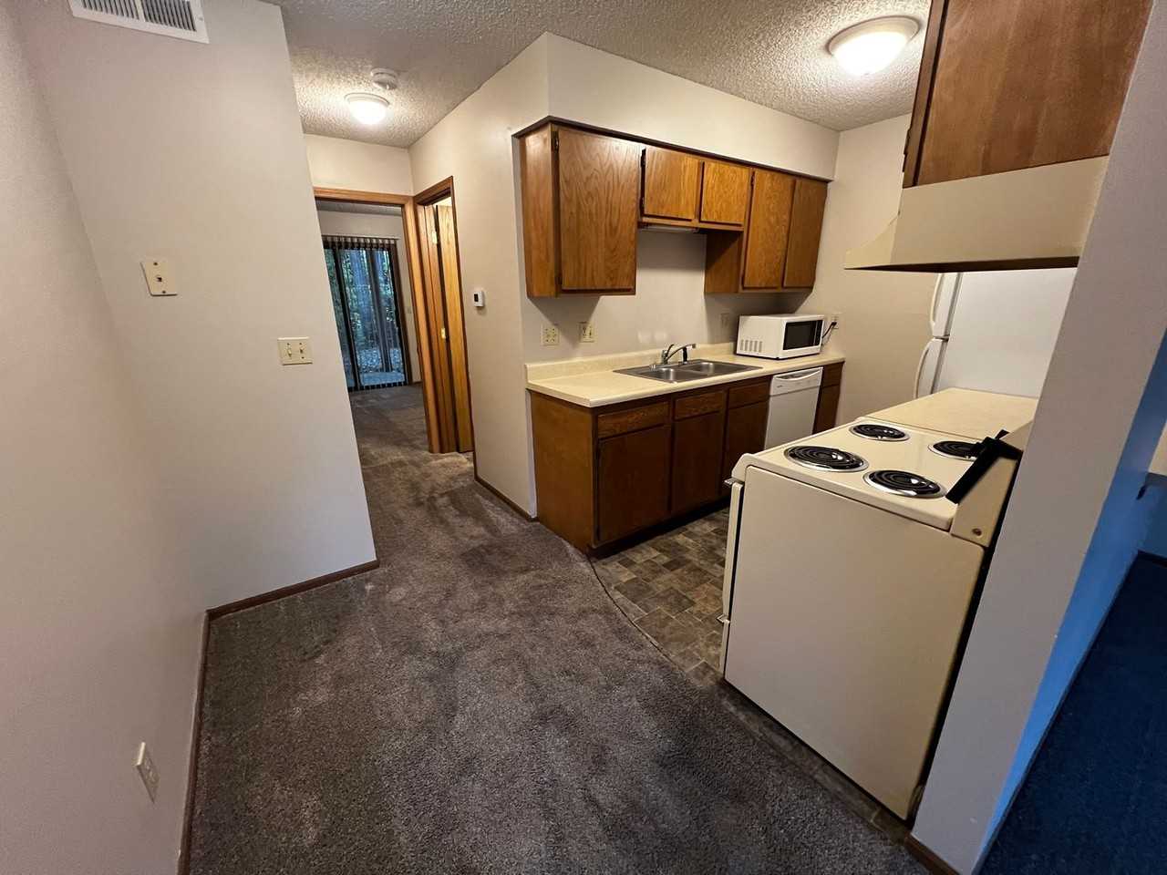 Lakeside Apartments - Photo 4 of 11