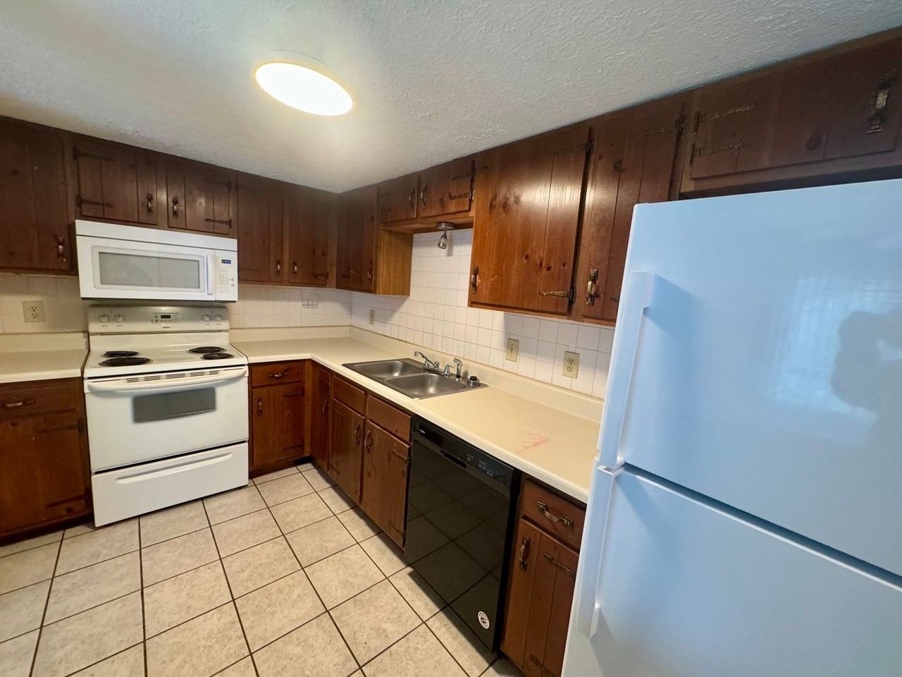 38 Beacon Ct - Photo 3 of 11