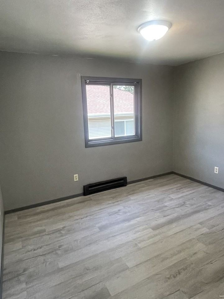 Wisconsin, 728 - Photo 6 of 28