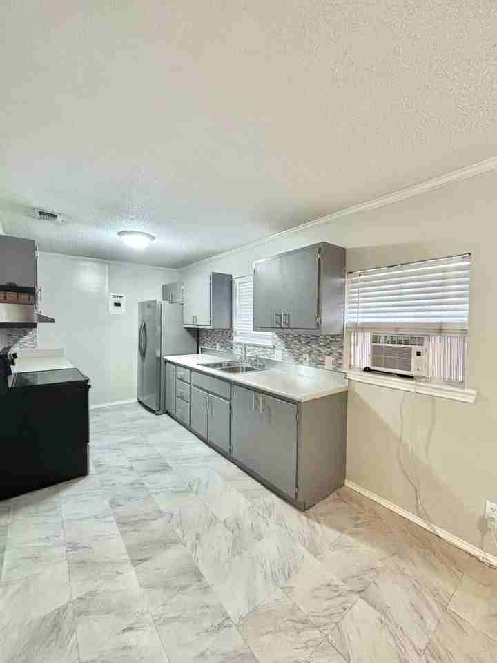 1102 E 23rd St - Photo 7 of 20