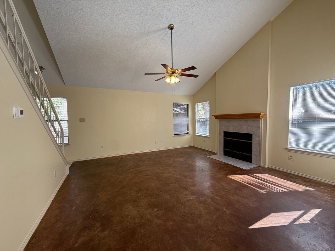 12803 Humphrey Dr - Photo 2 of 28