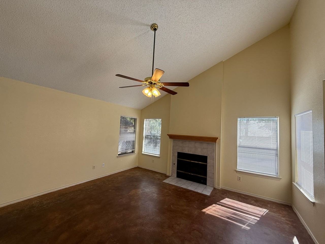 12803 Humphrey Dr - Photo 3 of 28