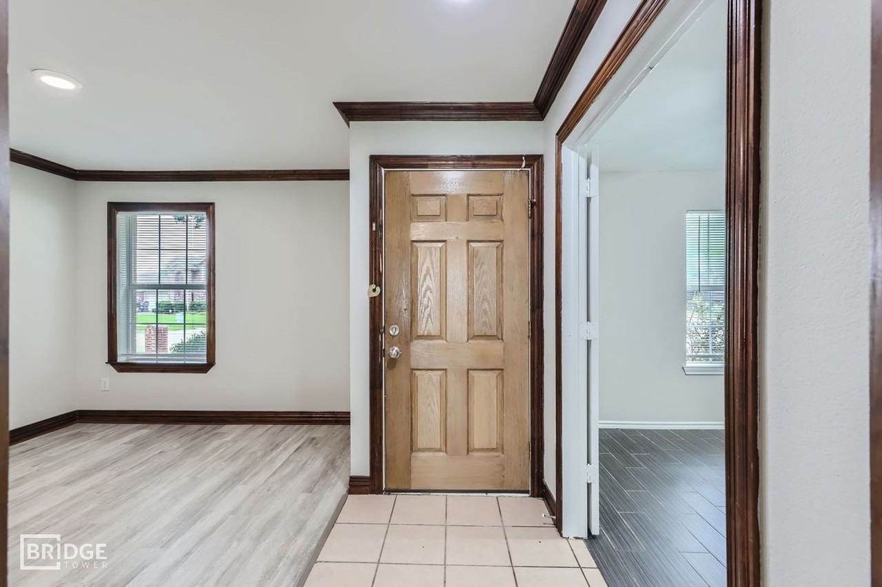 1406 Buckingham Dr - Photo 2 of 28