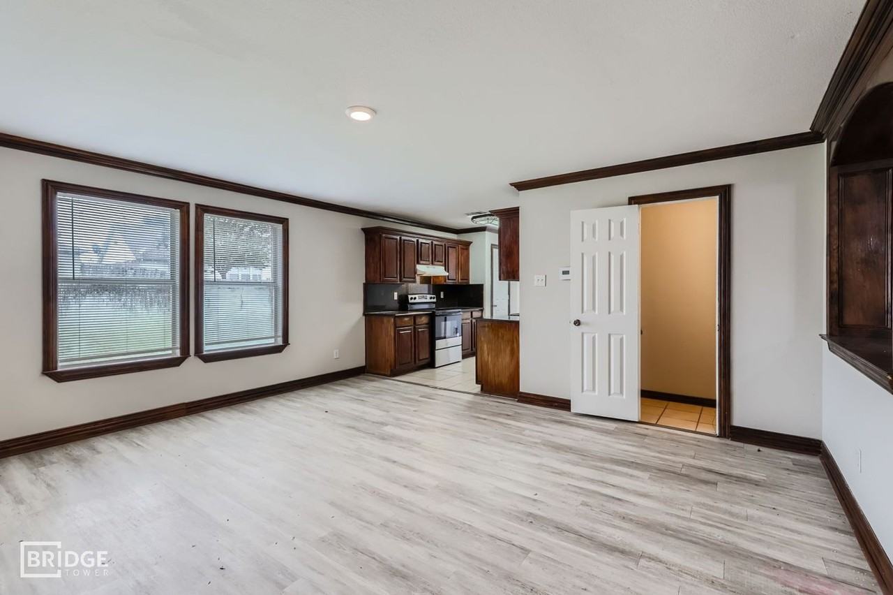1406 Buckingham Dr - Photo 3 of 28