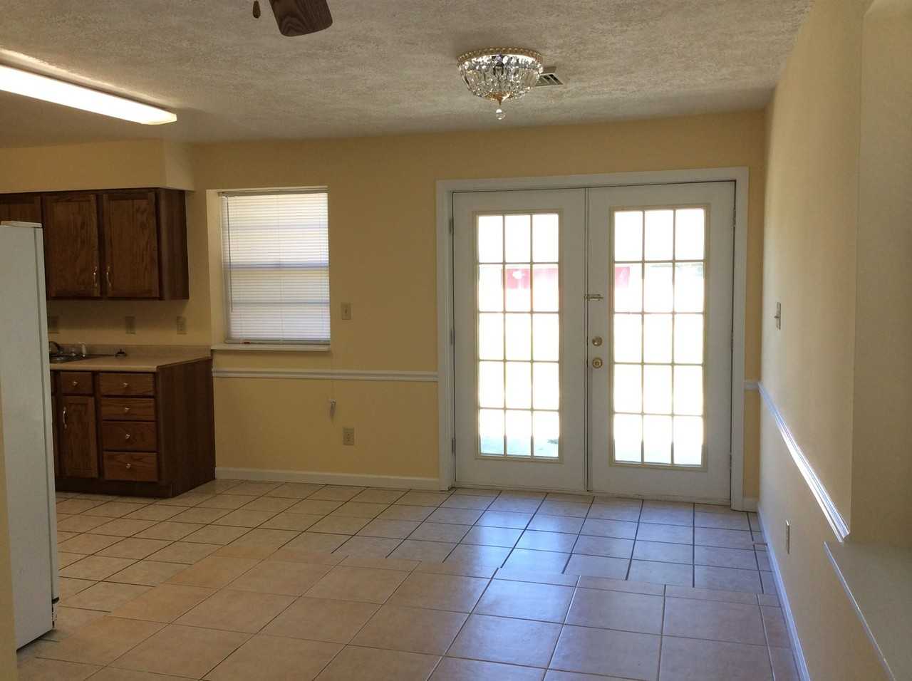 5140 East 62nd Street - Photo 3 of 9