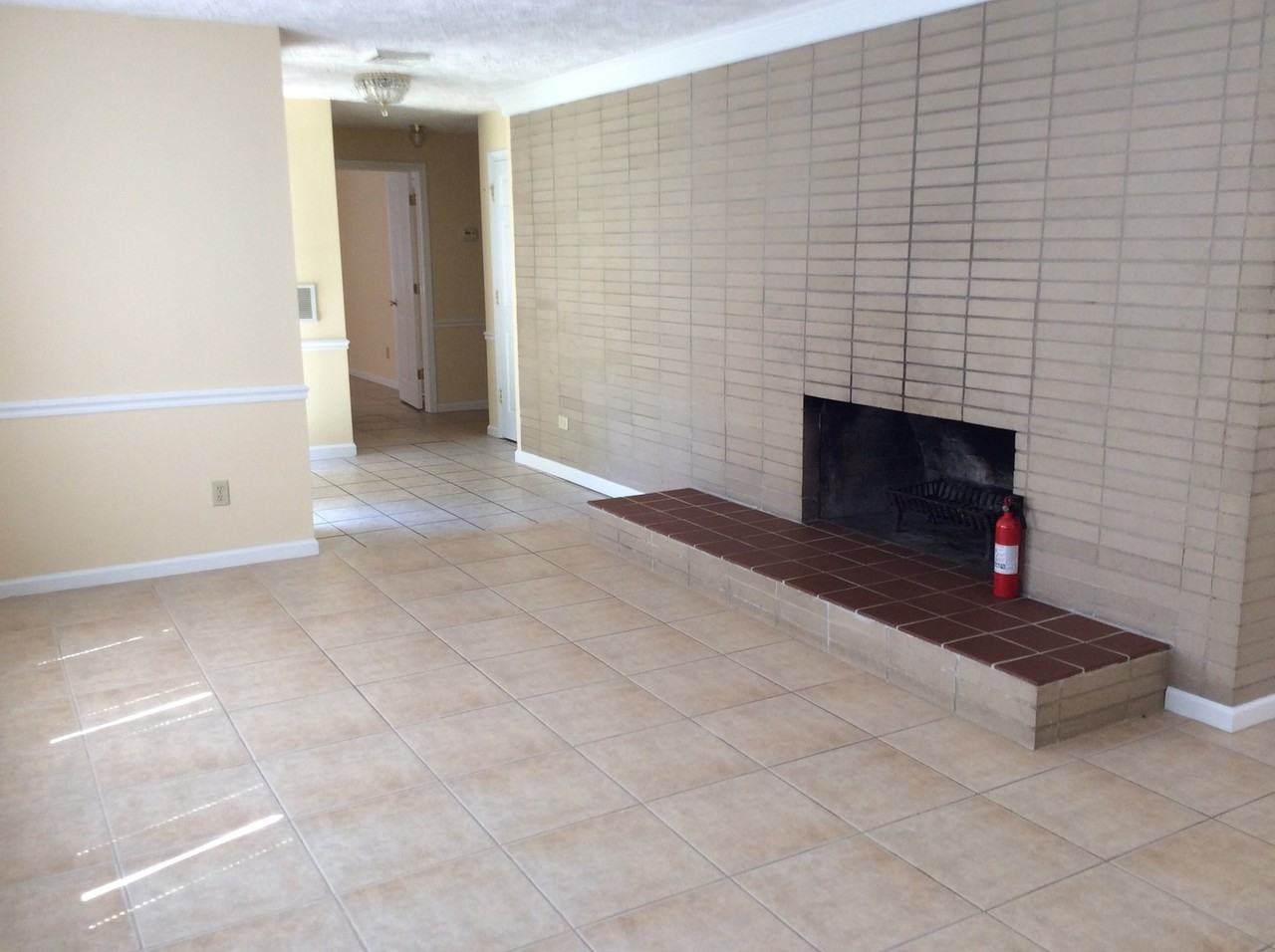 5140 East 62nd Street - Photo 4 of 9