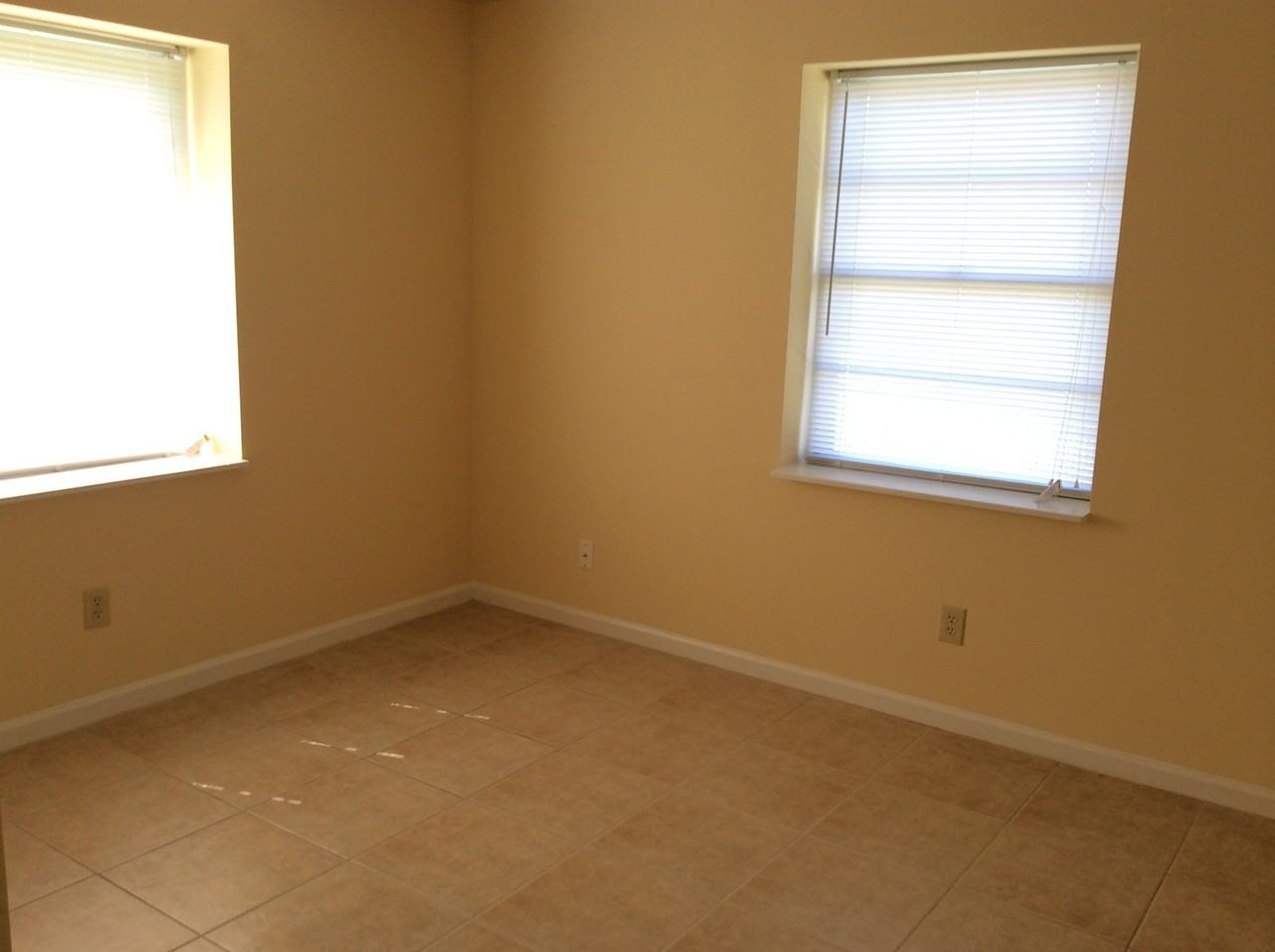 5140 East 62nd Street - Photo 5 of 9