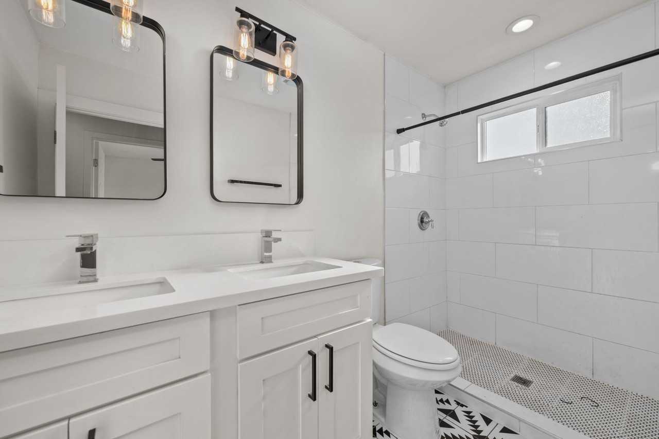 5533 Mary Lane Dr - Photo 3 of 20