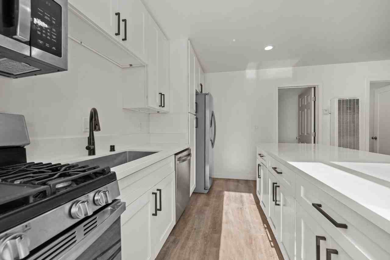 5533 Mary Lane Dr - Photo 7 of 20