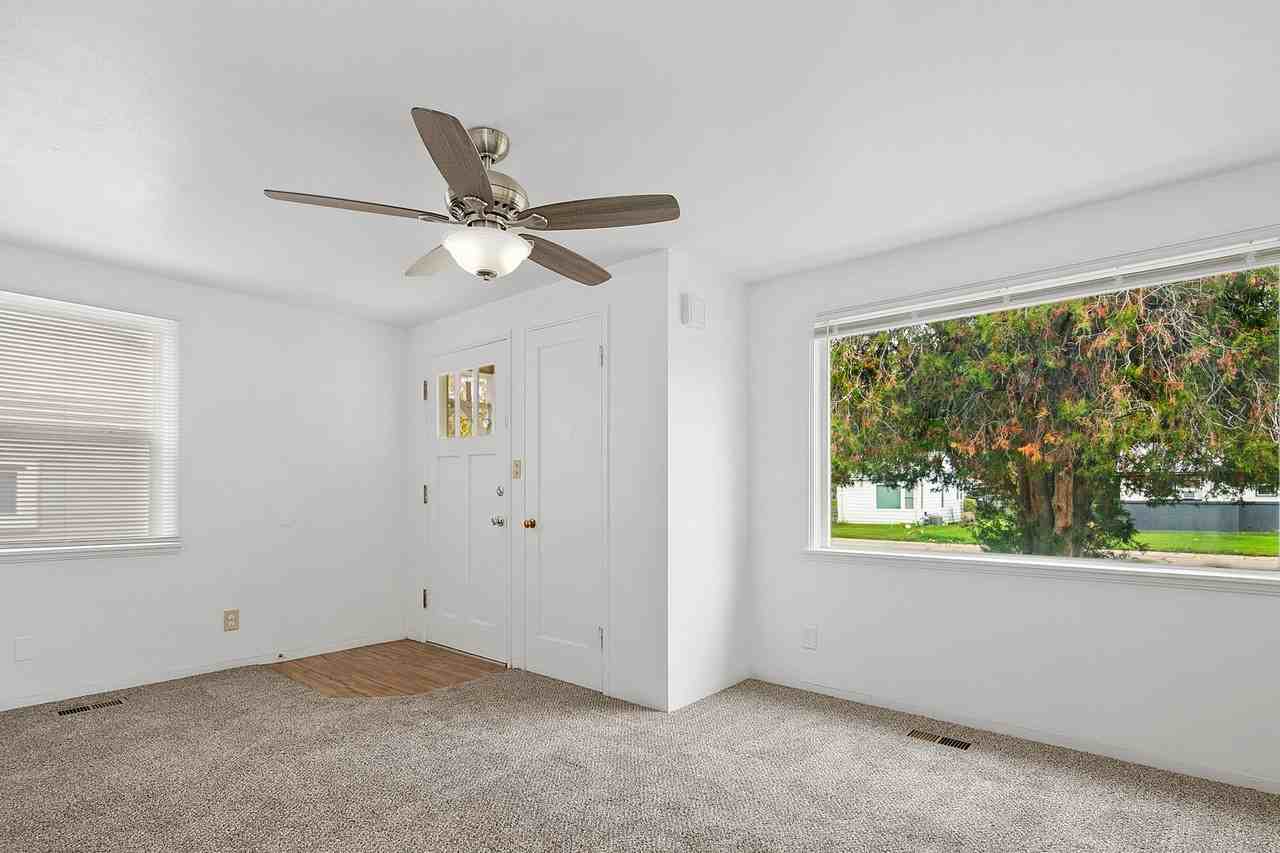 1401 S Empire Way - Photo 4 of 19