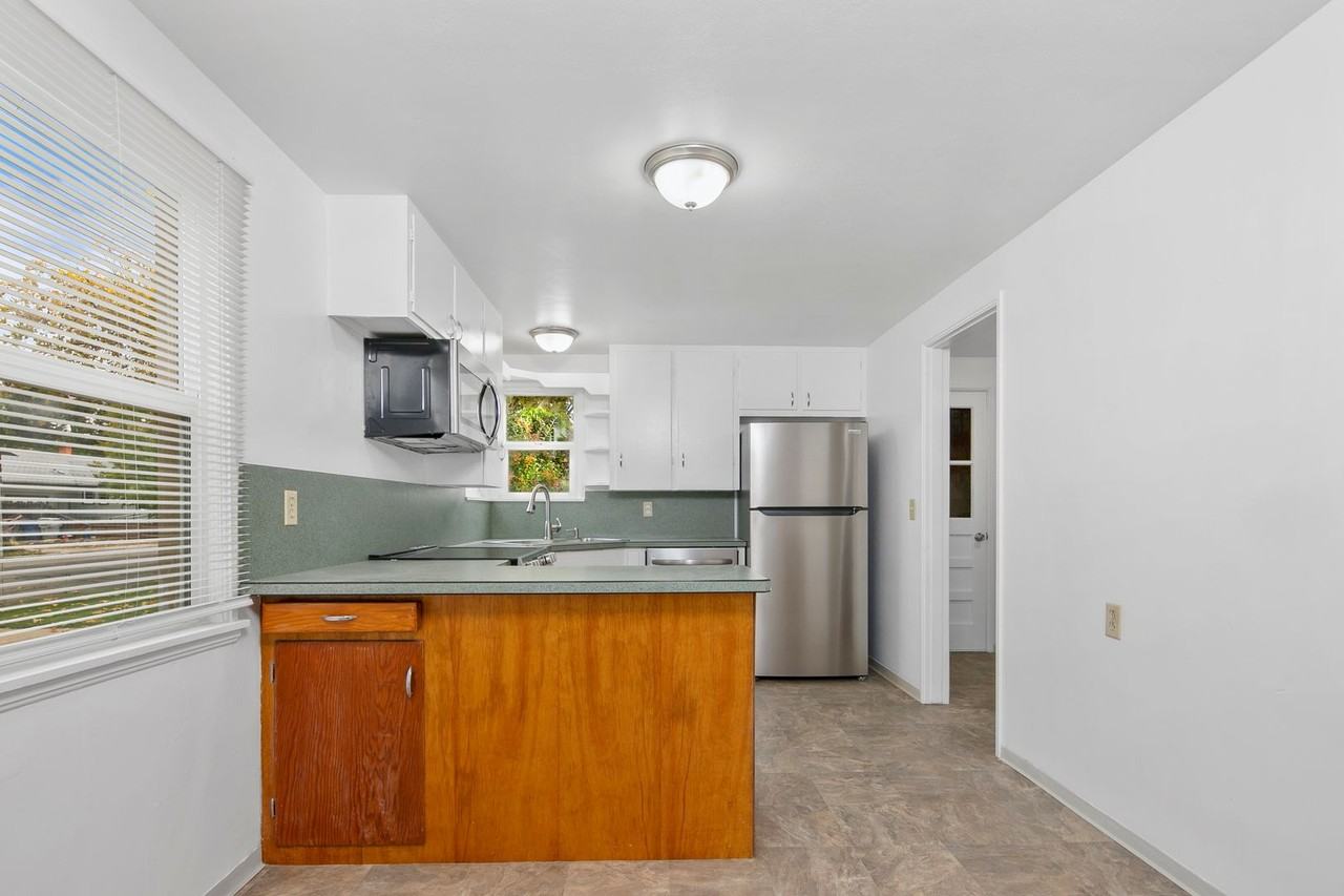 1401 S Empire Way - Photo 7 of 19