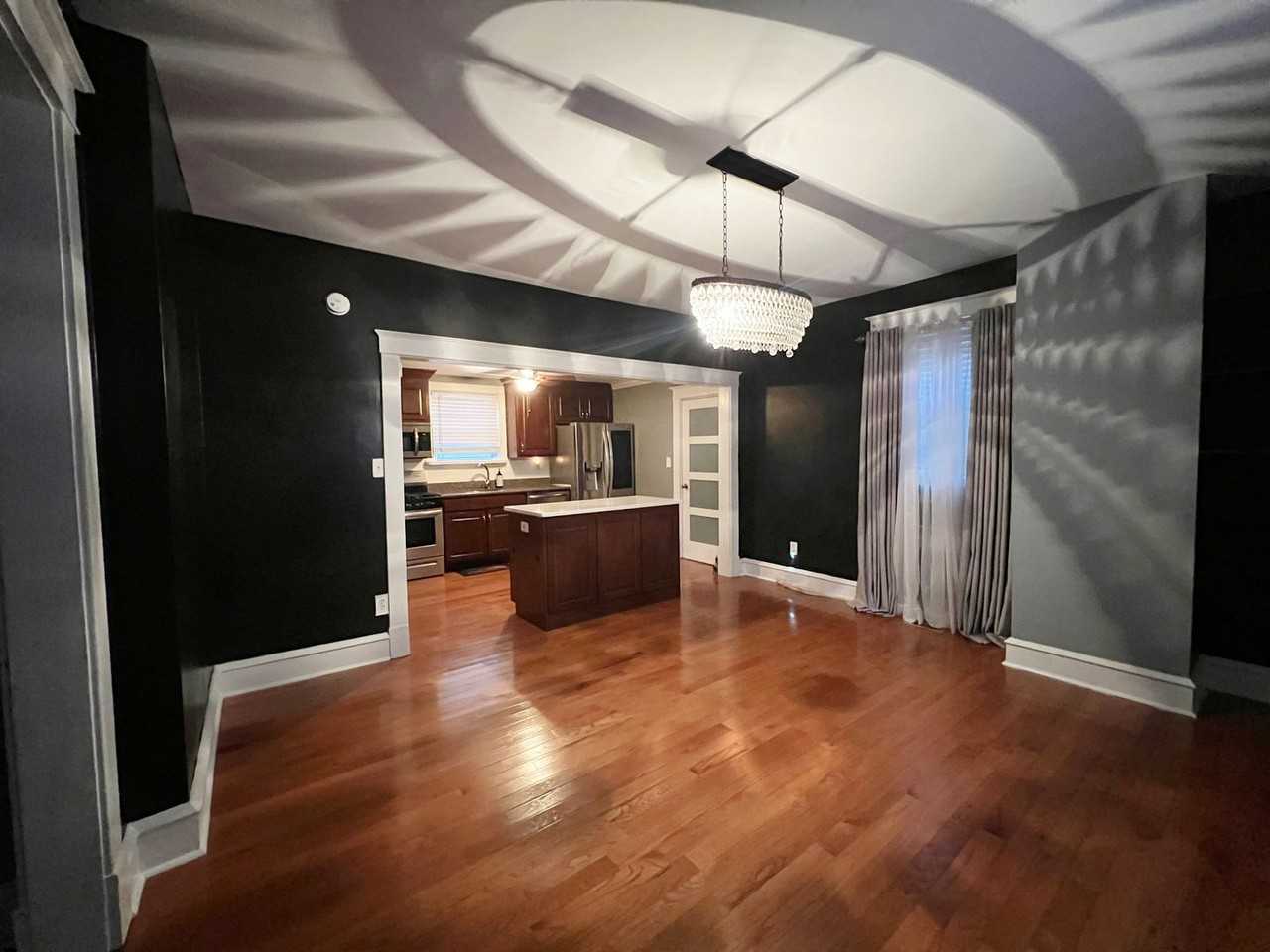 340 52nd St - Photo 3 of 17