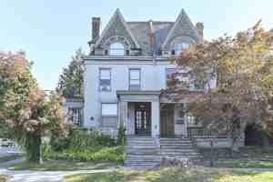 featured image of 1427 N Front St