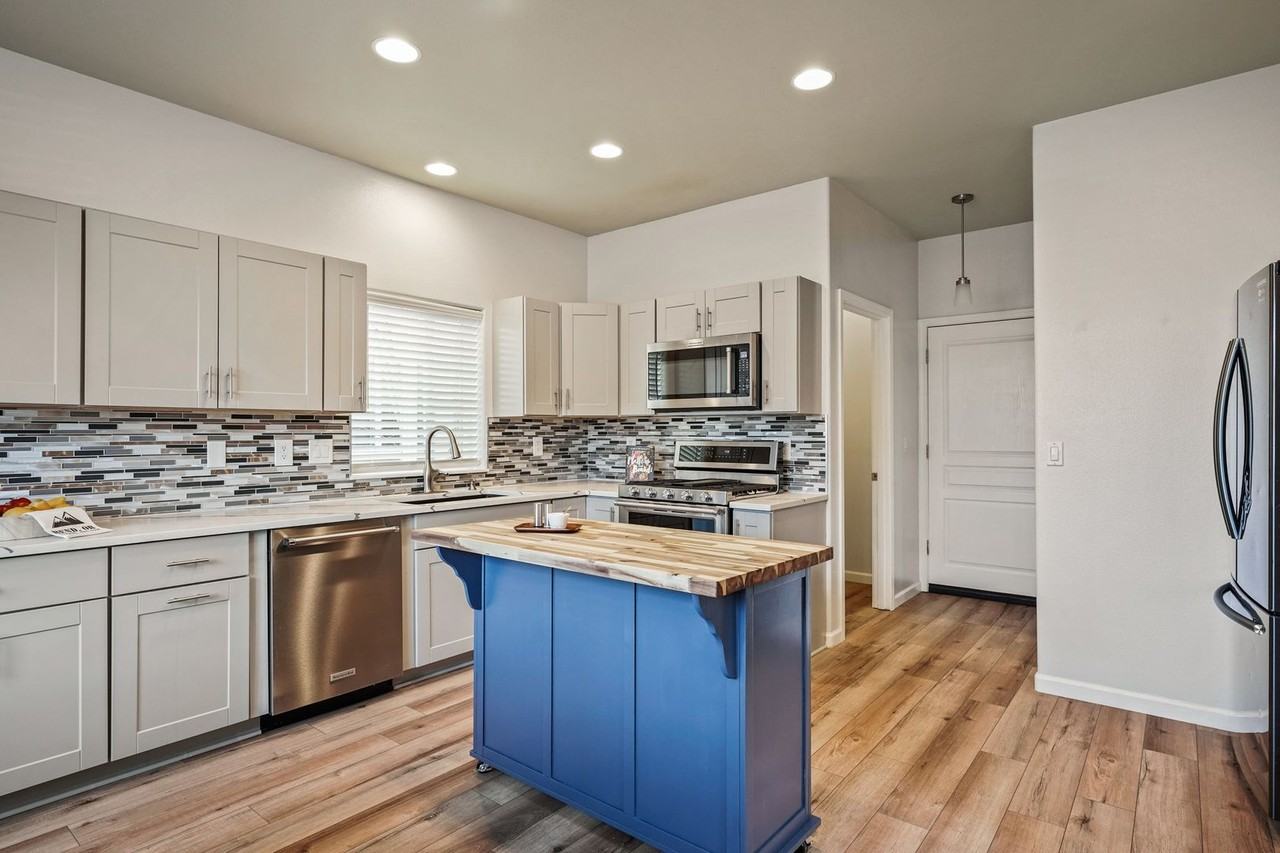 61706 Camellia St - Photo 3 of 16