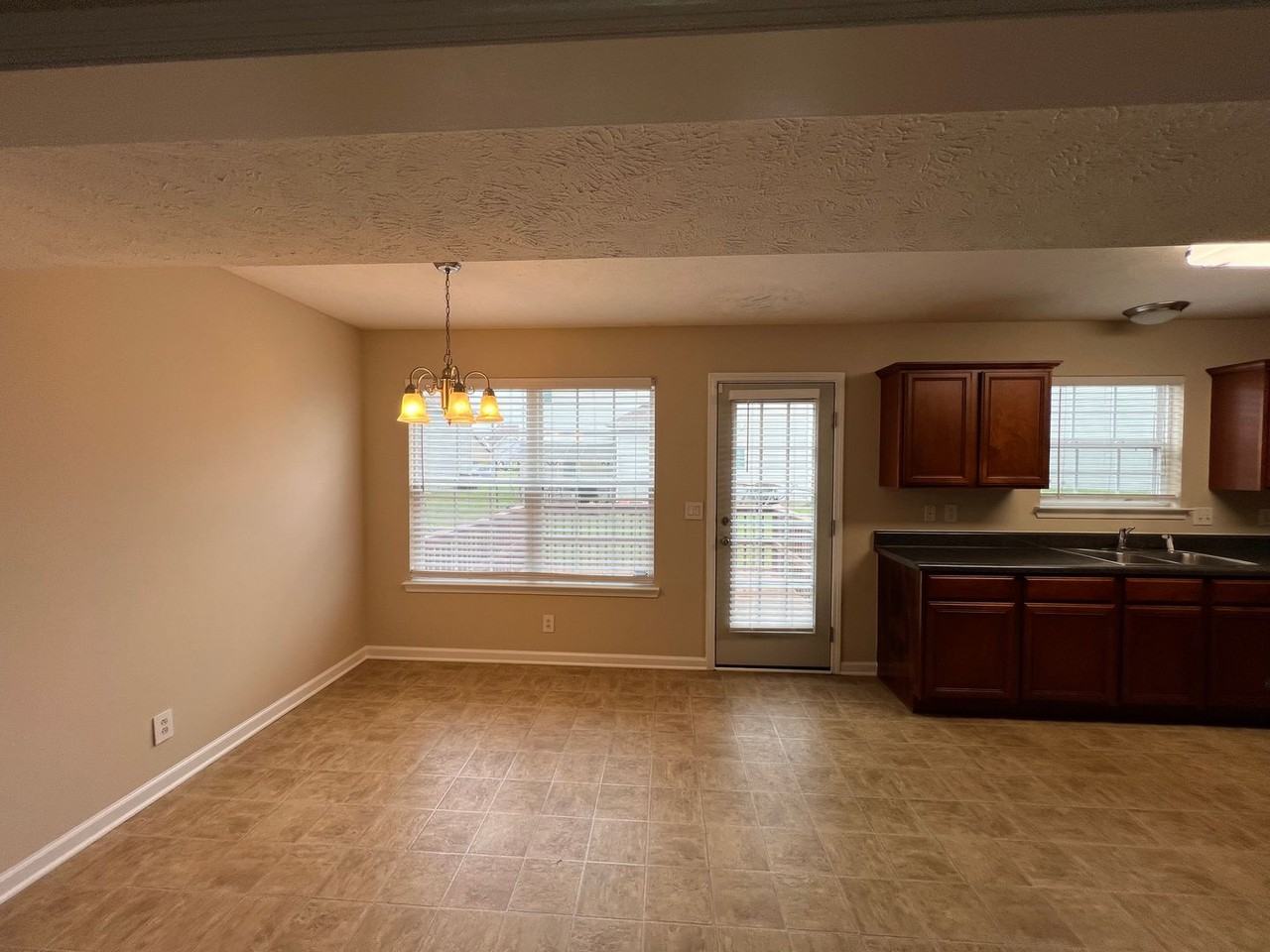 3216 Cinch Ct - Photo 4 of 23
