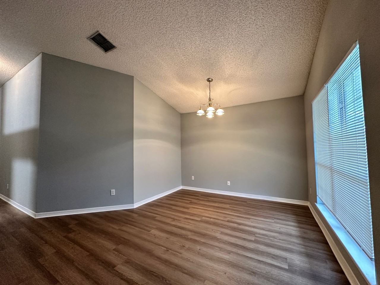 2478 Aloha Ln - Photo 3 of 18