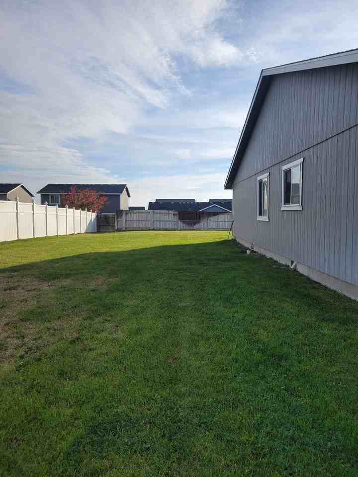 742 K Street Southeast - Photo 2 of 20