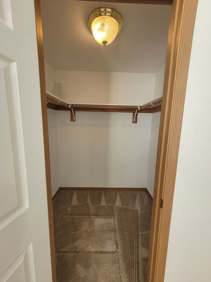 742 K Street Southeast - Photo 7 of 20