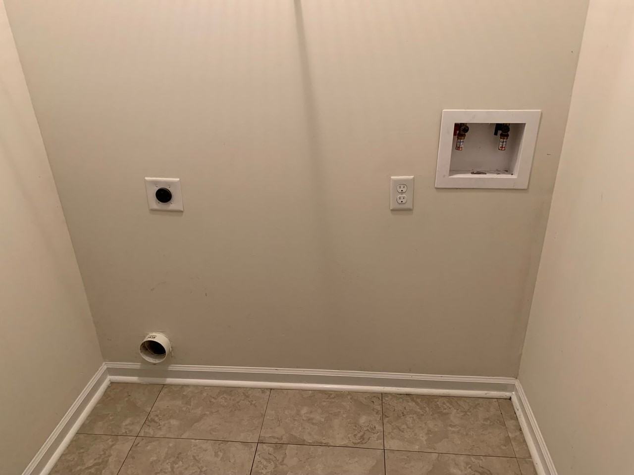 1213 Askew Dr Ne - Photo 2 of 10