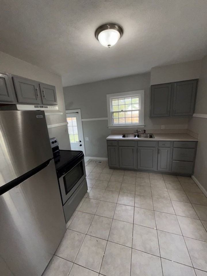 928 Negley Avenue - Photo 3 of 7