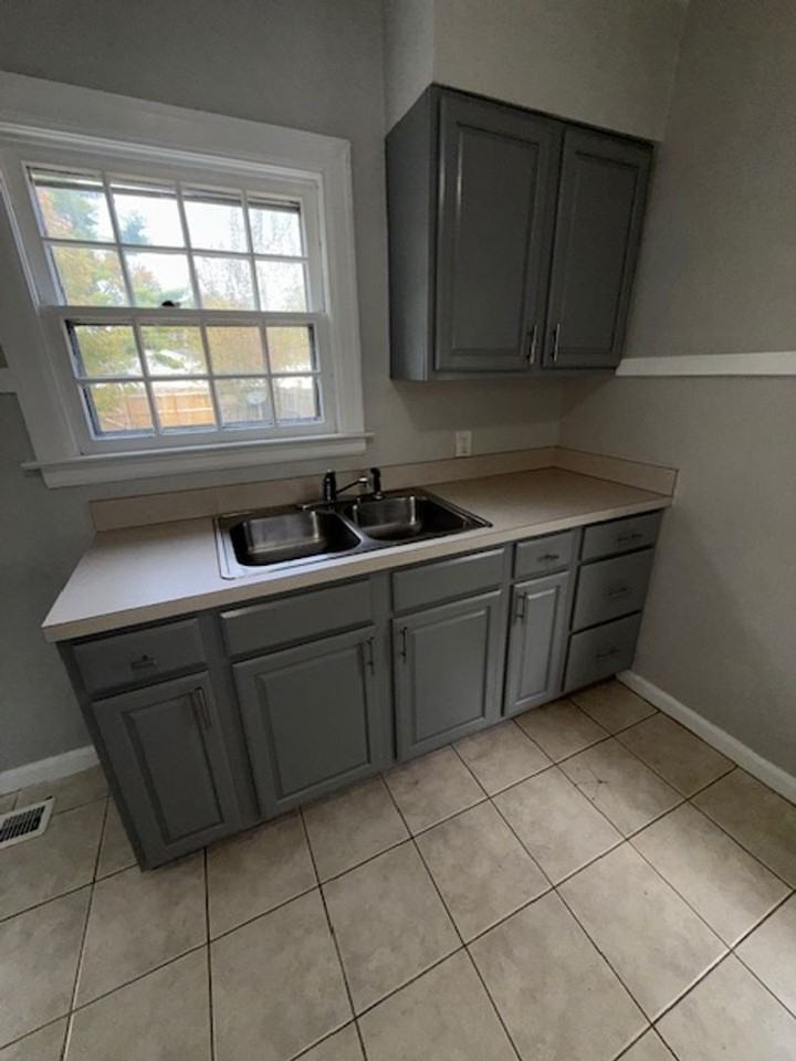 928 Negley Avenue - Photo 4 of 7