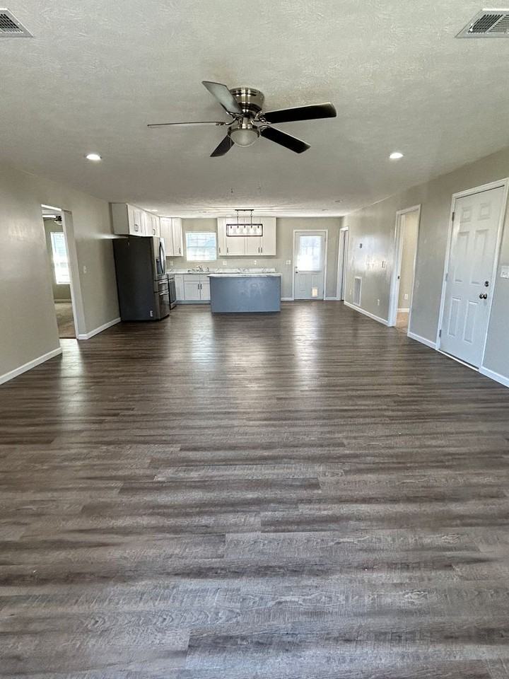 101 Ridgefield Dr - Photo 2 of 19