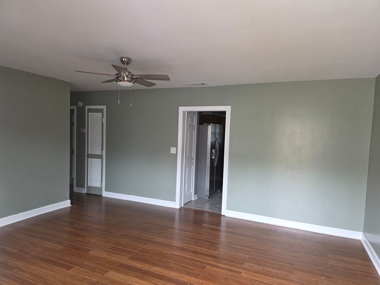 505 Eastwood Cir - Photo 2 of 10