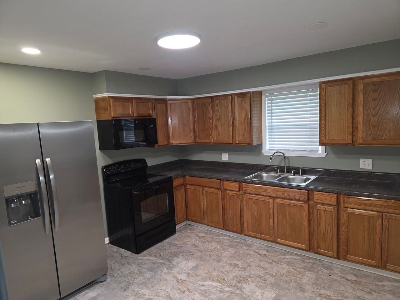 505 Eastwood Cir - Photo 3 of 10