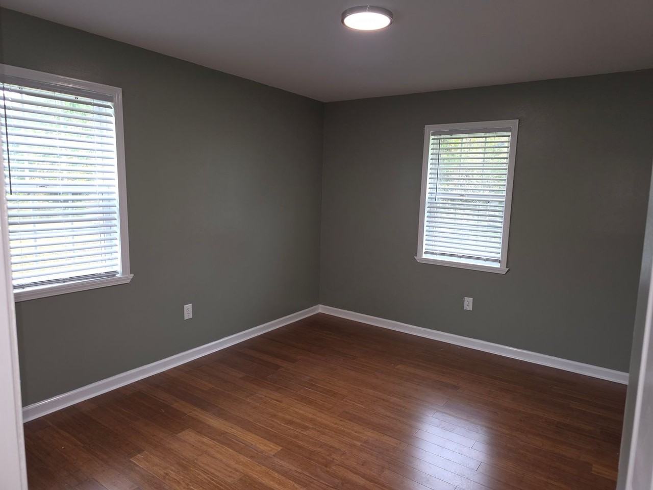 505 Eastwood Cir - Photo 4 of 10