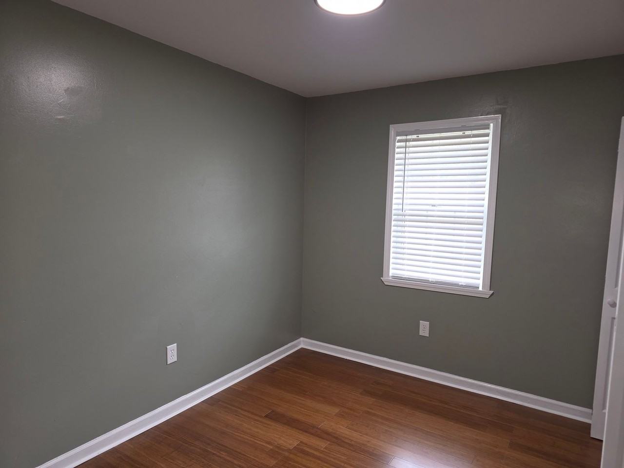 505 Eastwood Cir - Photo 7 of 10