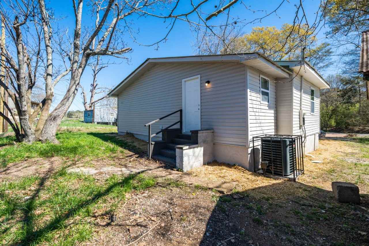 1724 Sharon Blvd - Photo 4 of 21