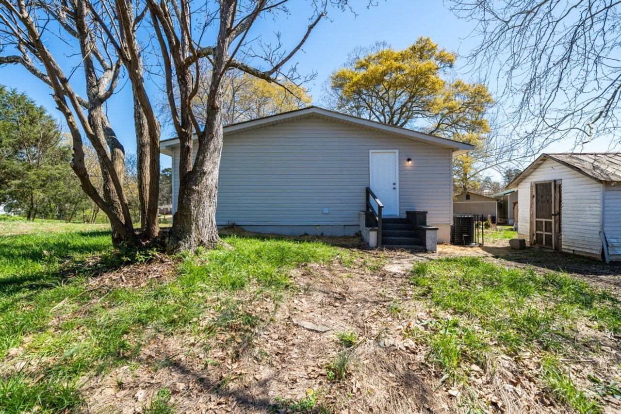 1724 Sharon Blvd - Photo 5 of 21