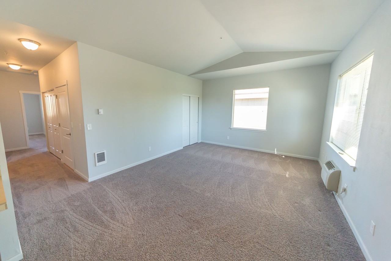 The Best of Both Worlds: Nature at your Doorstep, City at your Fingertips! - Photo 2 of 13