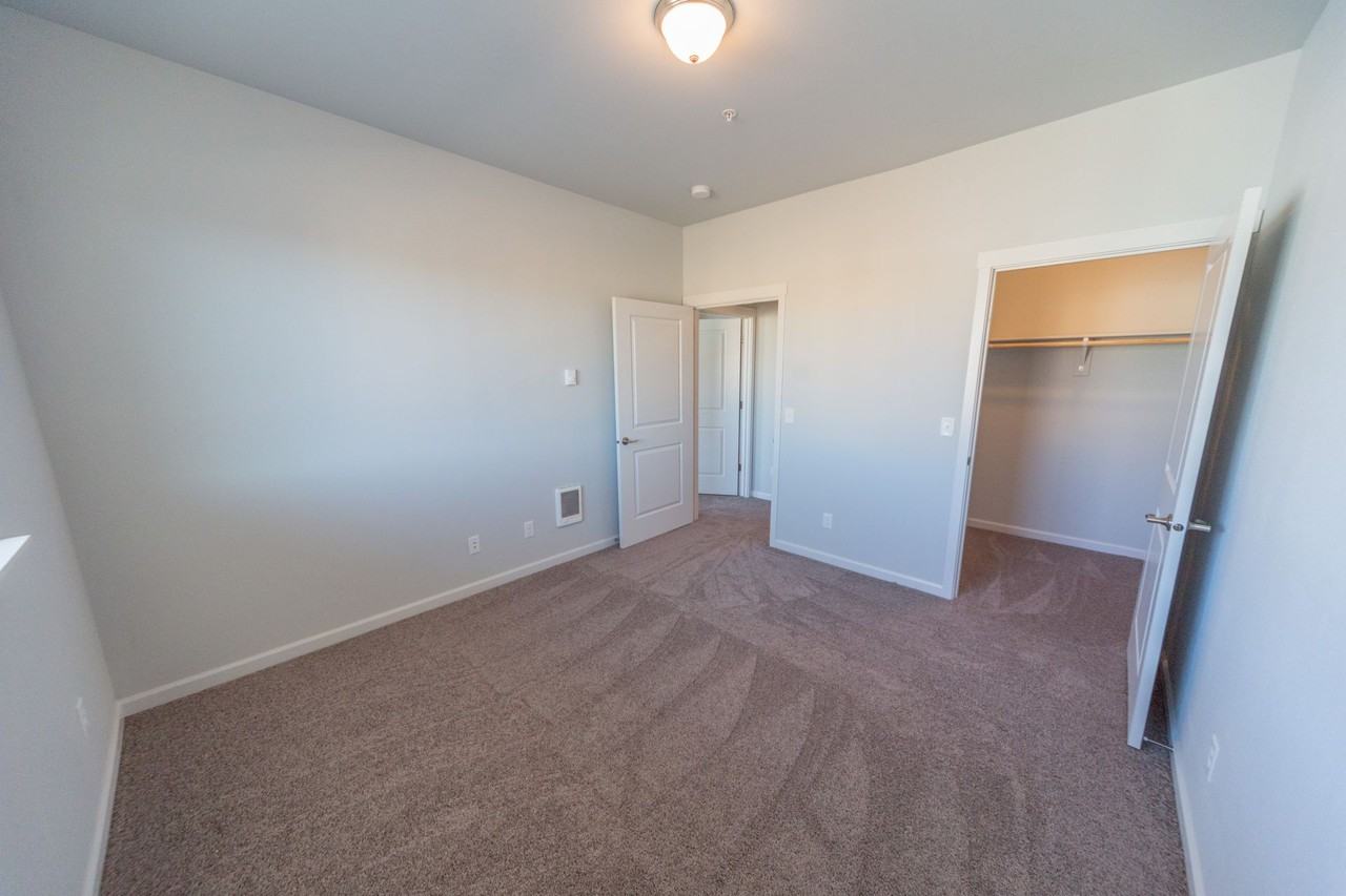 The Best of Both Worlds: Nature at your Doorstep, City at your Fingertips! - Photo 4 of 13